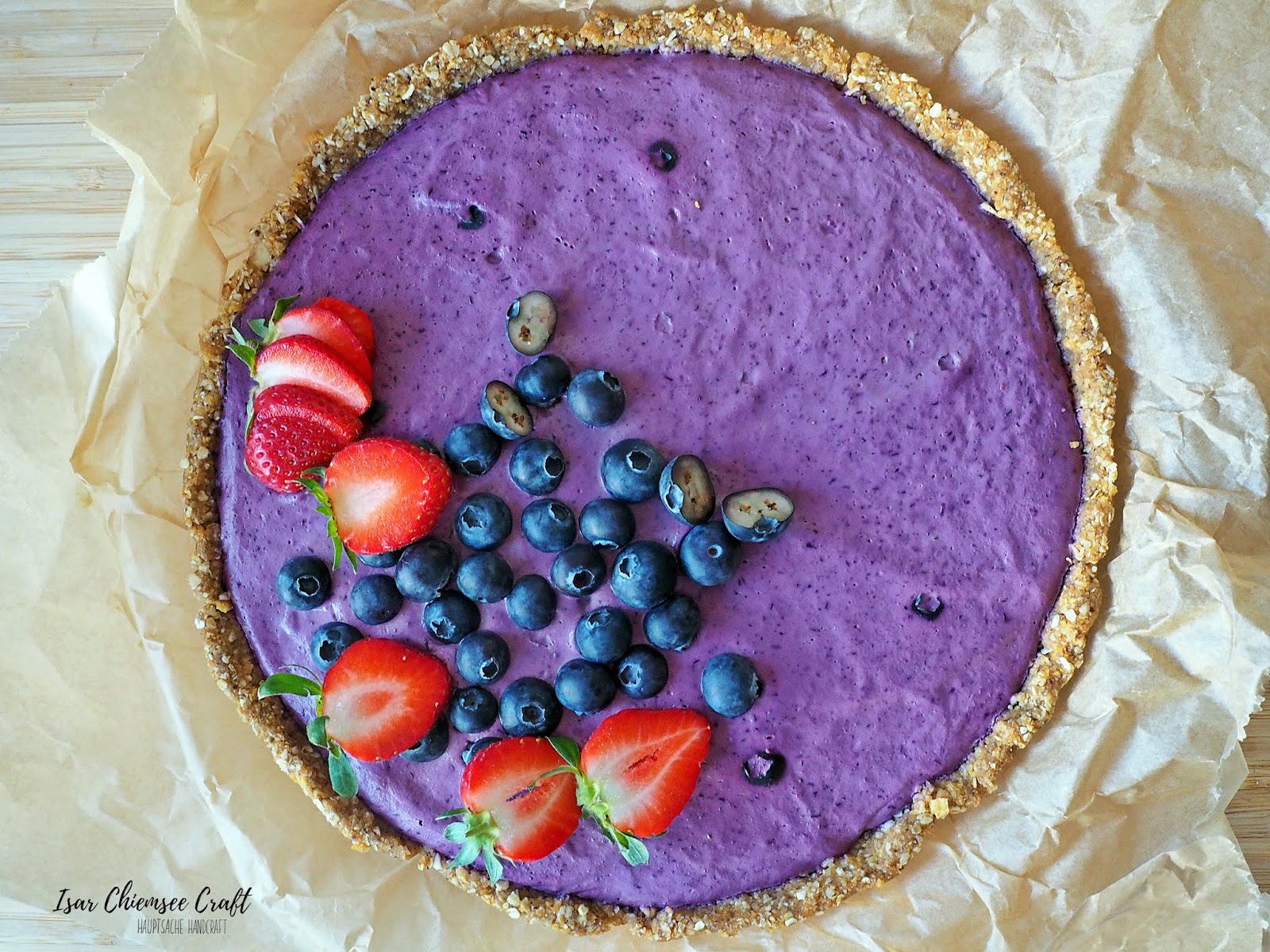 Roher Cheesecake mit Cashewmus und Blaubeeren – raw blueberry cheesecake