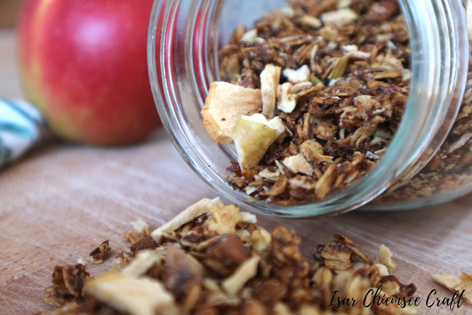 Frühstücksideen: Granola mit Apfelmus und Kokos