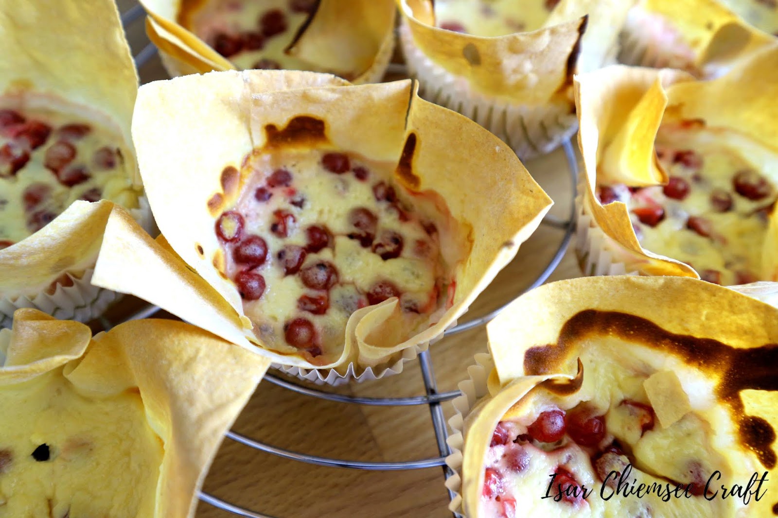 Schnelle Quarkküchlein mit Johannisbeeren