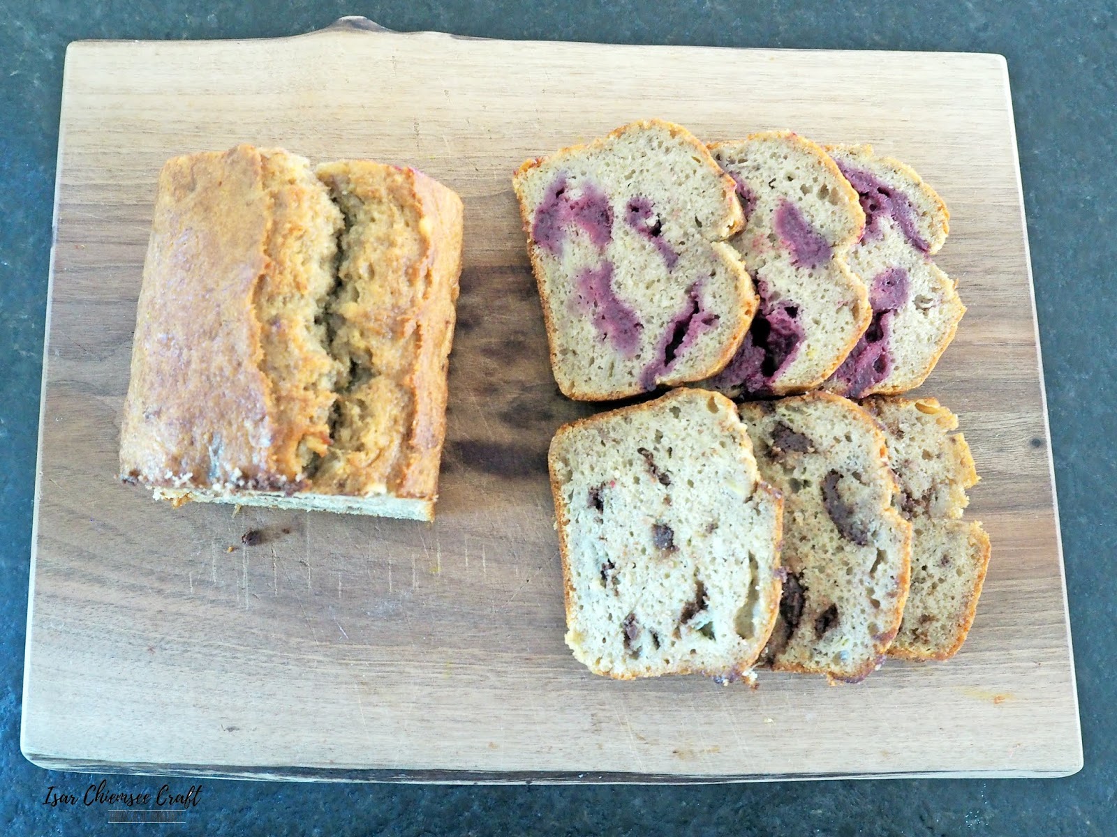 Klassisches Bananenbrot in zwei Varianten