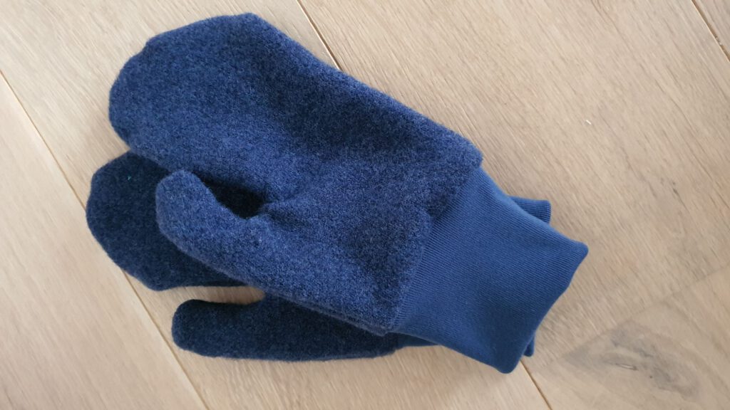 Handschuhe aus alten Wollpullis selber machen